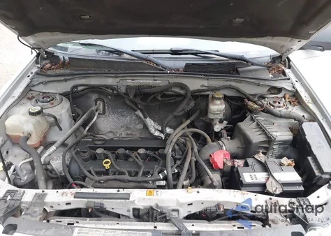 2011 Ford Escape Xls z USA, uszkodzony, nr VIN 1FMCU0C76BKB35951